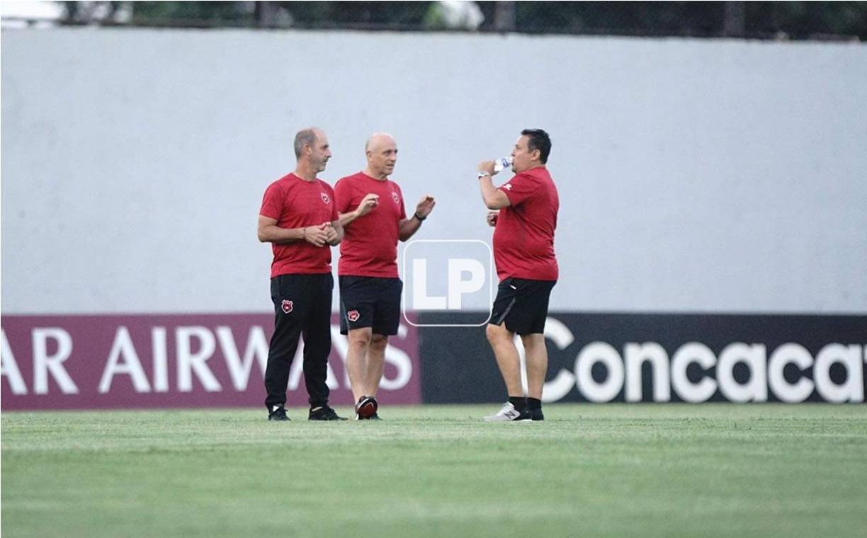 Alajuelense es dirigido por el ex técnico de la Selección de Honduras, Fabián Coito, quien es muy conocedor del fútbol hondureño.