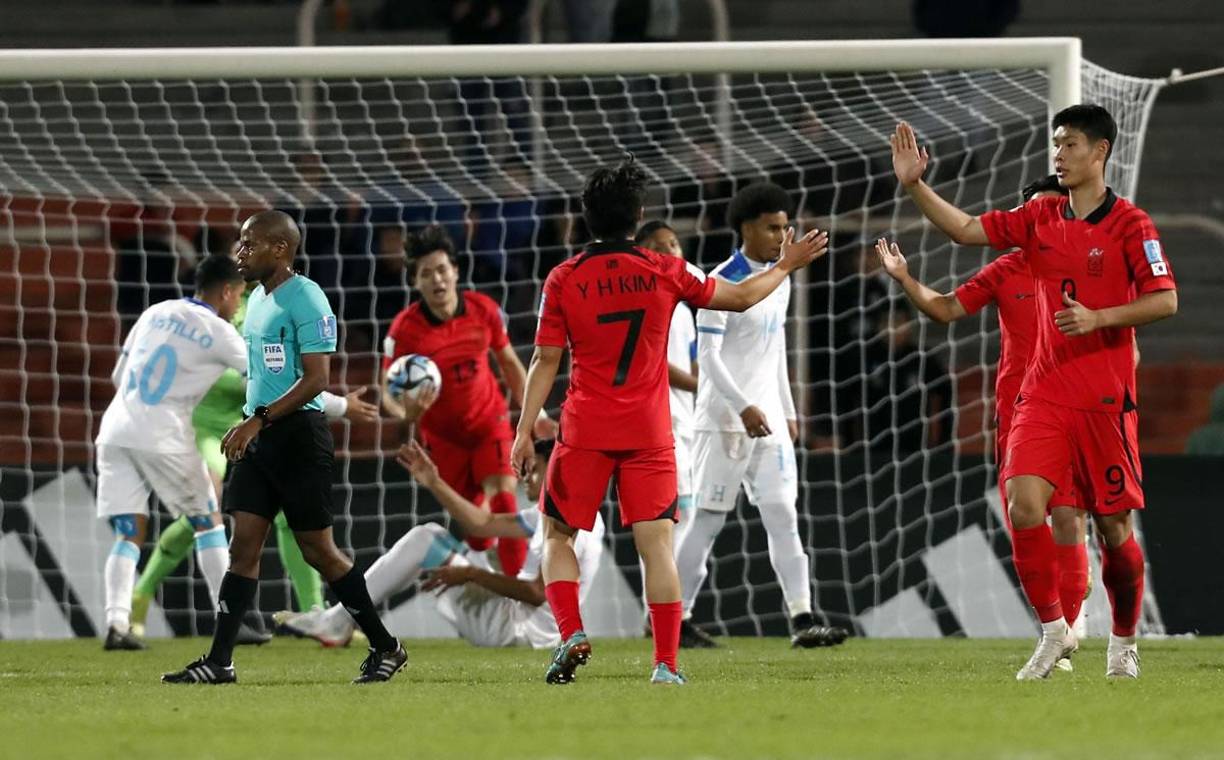 Yonghak Kim, el más insistente de Corea del Sur, marcó el descuento ante Honduras.