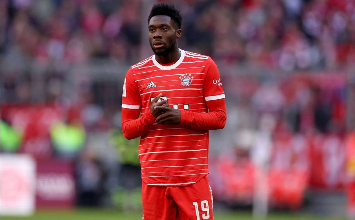 Alphonso Davies - Nedal Huoseh, agente del canadiense, ha concedido una entrevista en exclusiva a Fabrizio Romano, donde se ha sentido “orgulloso” por los vínculos del lateral con el Real Madrid: “El Madrid es un gran club. Siempre he sido fan de ese equipo. Y escuchar que están interesados en un deportista al que representas te hace sentir orgulloso”, arrancó. “No quiero despreciar al Bayern. Hay cinco grandes clubes en el mundo y el Bayern es uno de ellos. Pero el Madrid es un gran nombre, una gran marca, 14 Champions...”, agregó.