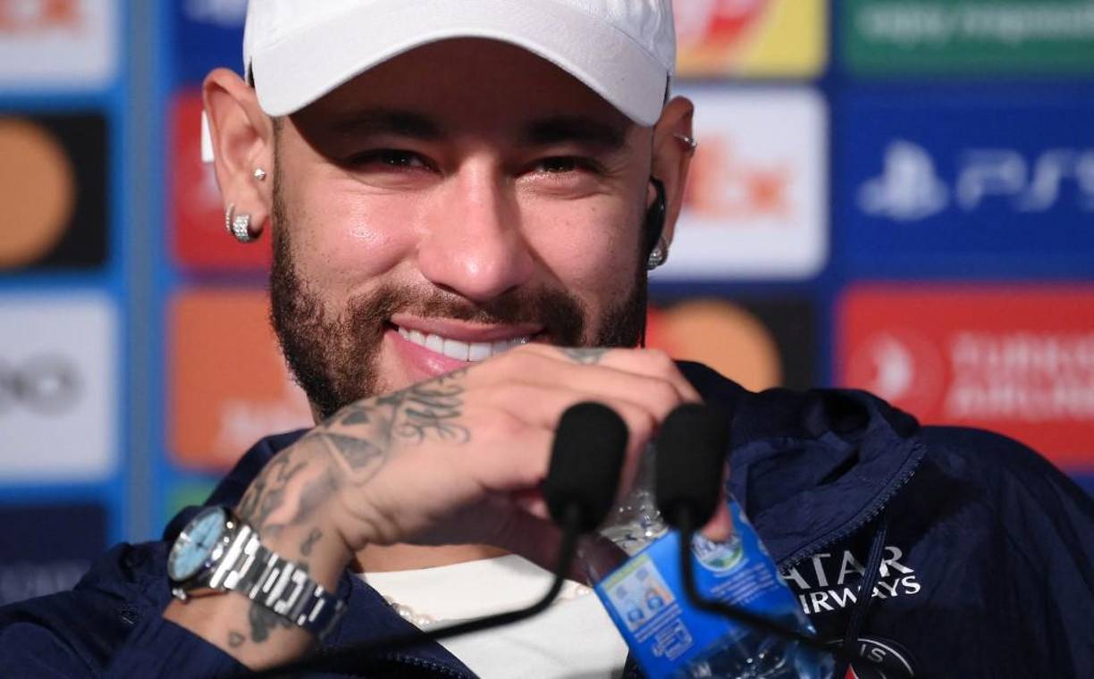 <b>“ Lo que le podemos reprochar son las botellas que sus invitados dejan en la calle</b>”, expresó otro vecino de Neymar.