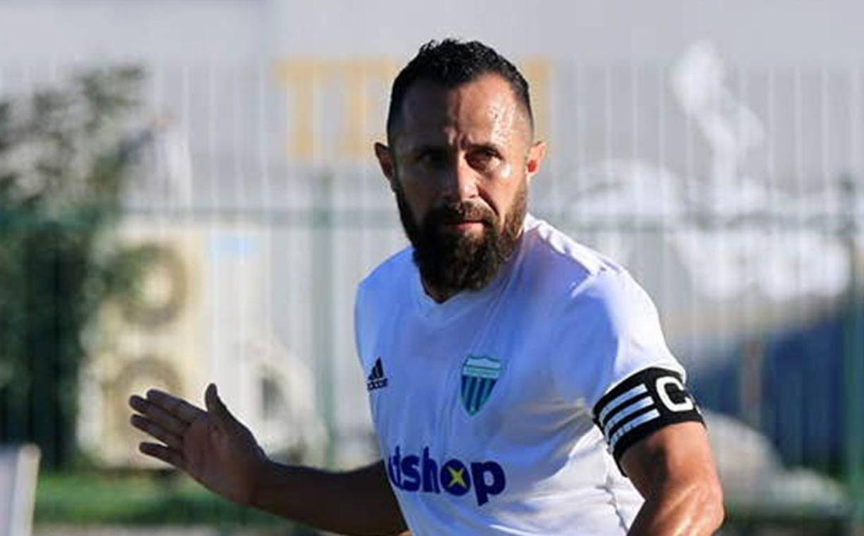 Alfredo Mejía - El jugador hondureño del Levadiakos de Grecia está a la espera sobre su posible incorporación al Real España. Él ha dado el ‘sí’, pero ahí depende de la negociación entre ambas directivas.