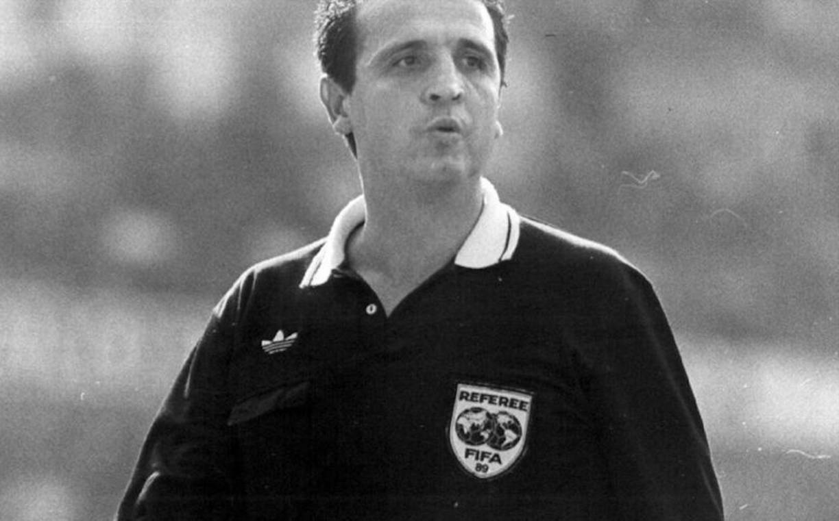 Según informa el programa ‘Què t’hi jugues’ de la ‘Cadena Ser’, José María Enríquez Negreira, ex colegiado catalán, cobró durante al menos tres años (de 2016 a 2018) 1.392.680 euros del FC Barcelona. Cobró ese servicio a través de la empresa DASNIL 95 SL y en concepto de “asesoramiento”.