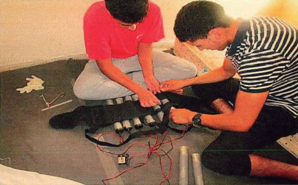 Según el diario La Razón, estas imágenes estaban en una cámara que contenía fotos y videos, recuperada por los investigadores de los escombros de una vivienda en Alcanar, donde el grupo confeccionaba explosivos.