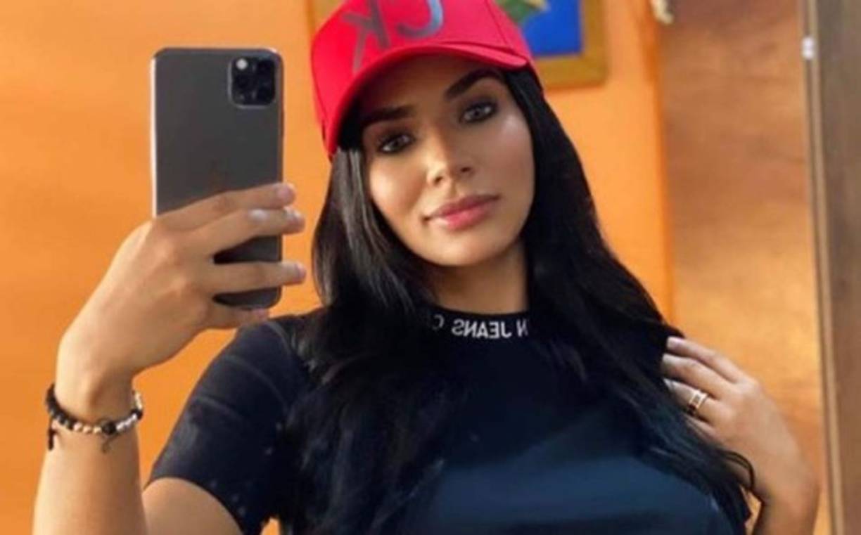 'Los sicarios son personas que trabajan haciendo mal, que trabajan en bandas delincuenciales allá en la ciudad (por Medellín). (Villa) empezó a amenazar a mi familia y a amenazarme a mí con que, si yo no me iba de la casa, iba a atentar contra la vida de mis papás y especialmente contra mi hija', declaró la chica.