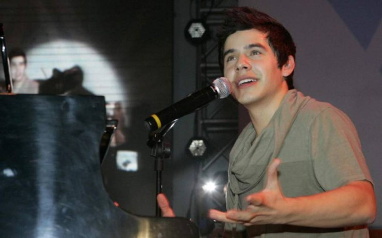 El cantante no eligió una etiqueta específica para sí mismo, pero Archuleta pidió que la comunidad religiosa aceptara más a las personas 'queer'.<br/>