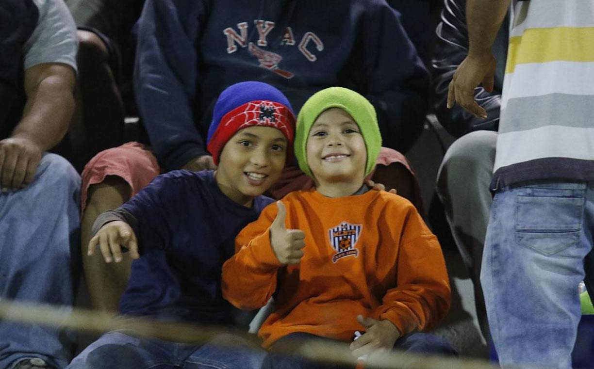 Bellos: Dos niños posando para el Lente de Diario LA PRENSA. 