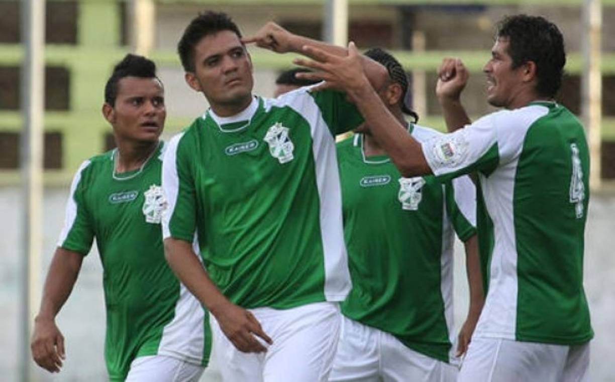Ramón Castillo: Comenzó como goleador del Olimpia, Platense etc, siendo figura en selecciones menores pero al final no pudo dar el salto en su carrera. Hoy labora en Estados Unidos.