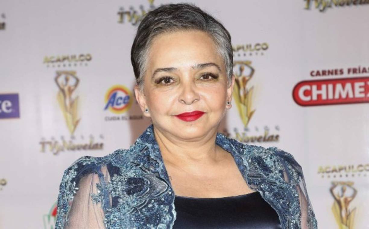 Y aunque en redes ha expresado que, por decisión personal, no quiso tener hijos ni casarse, no está en contra de la familia. 'De ninguna manera. La familia es lo más hermoso que hay, pero desgraciadamente hay familias tóxicas, y hay otras que no existen. Yo fui hija de un matrimonio separado y siempre viví sola, y sí necesité un padre y una madre'.