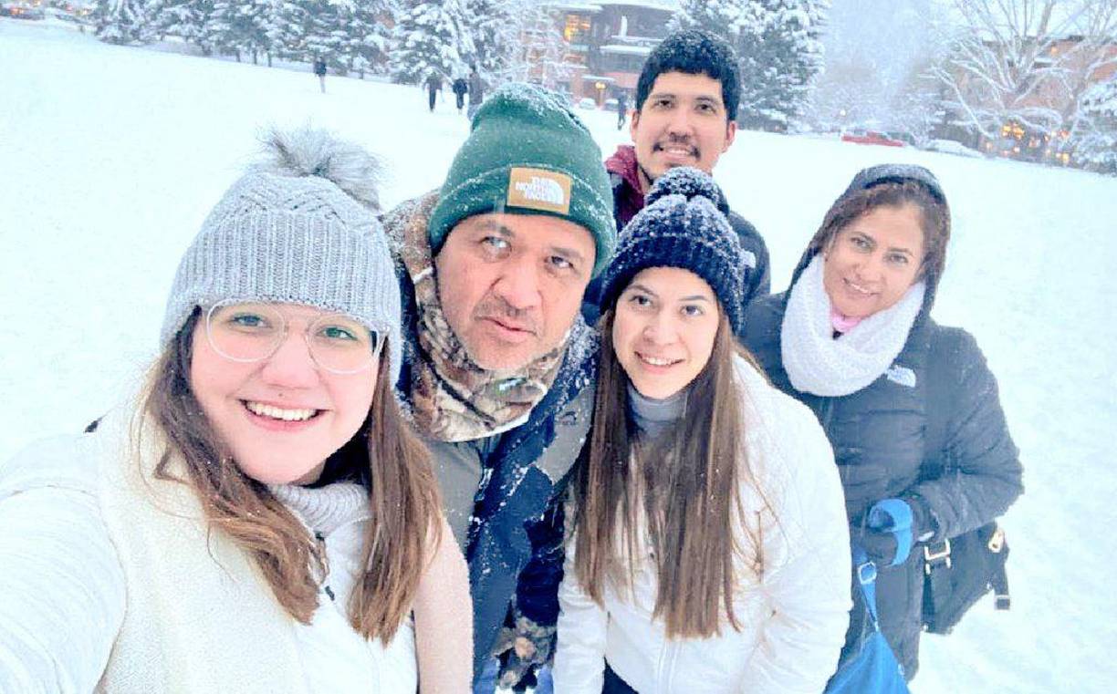 Las autoridades mexicanas en Nepal avanzaron este miércoles con el proceso de repatriación de los cuerpos sin vida de los cinco ciudadanos mexicanos que fallecieron ayer cuando el helicóptero en el que viajaban cerca del Everest se estrelló sin dejar supervivientes.