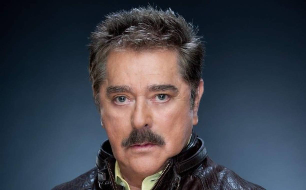 El actor mexicano Raymundo Capetillo, famoso por participar en telenovelas como “El Manantial”, “Velo de novia”, “Pasión”, entre otras, falleció el pasado 12 de julio tras estar internado varios días por coronavirus. La actriz Laura Zapata fue quien confirmó la muerte del intérprete de 76 años a causa de esta enfermedad.