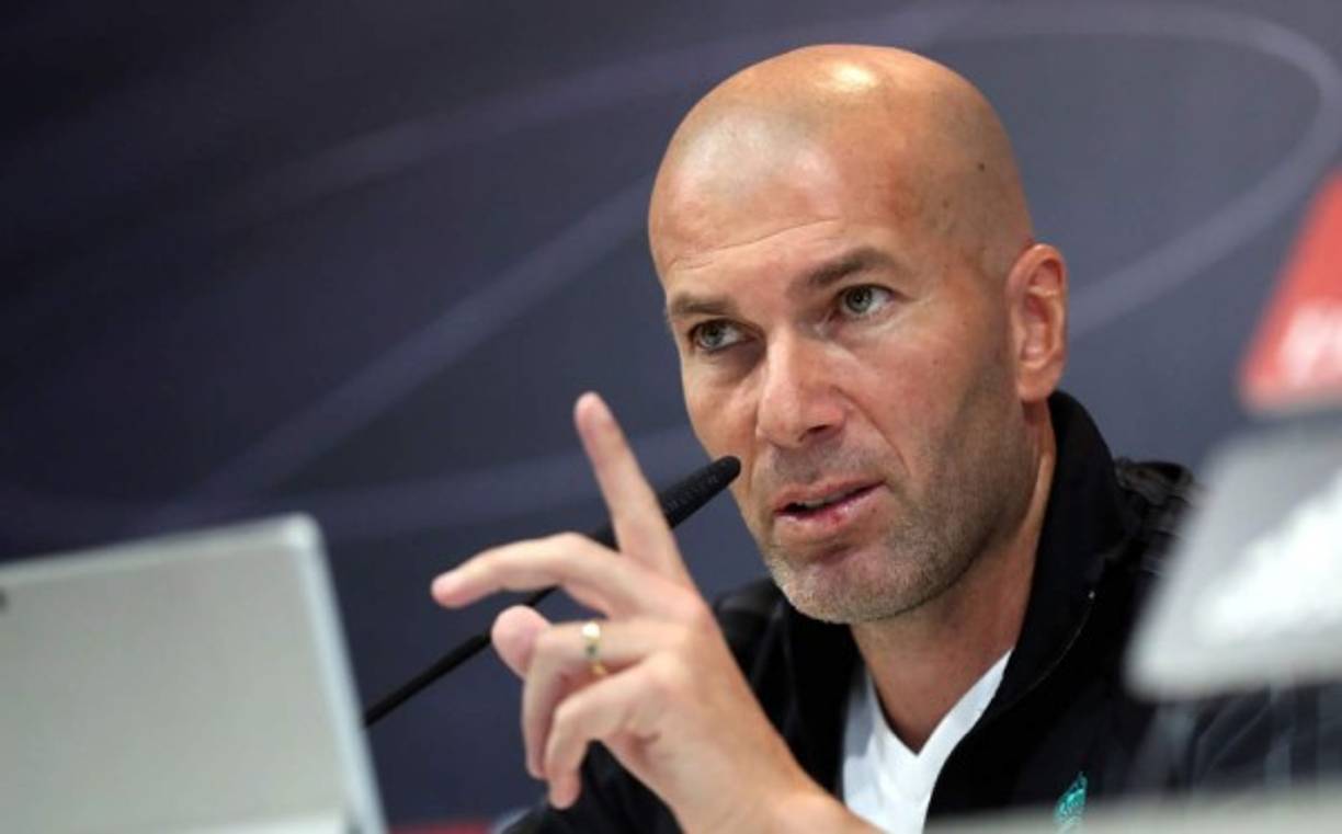 Preguntado sobre la posible llegada del arquero vasco del Athletic de Bilbao, Kepa Arrizablaga, al Real Madrid, Zinedine Zidane sorprendió al afirmar: 'Como entrenador digo que ahora no necesito un portero. Si en junio hay cambios, nos sentamos y hablamos, puede haber posiciones en las que podemos fichar'.