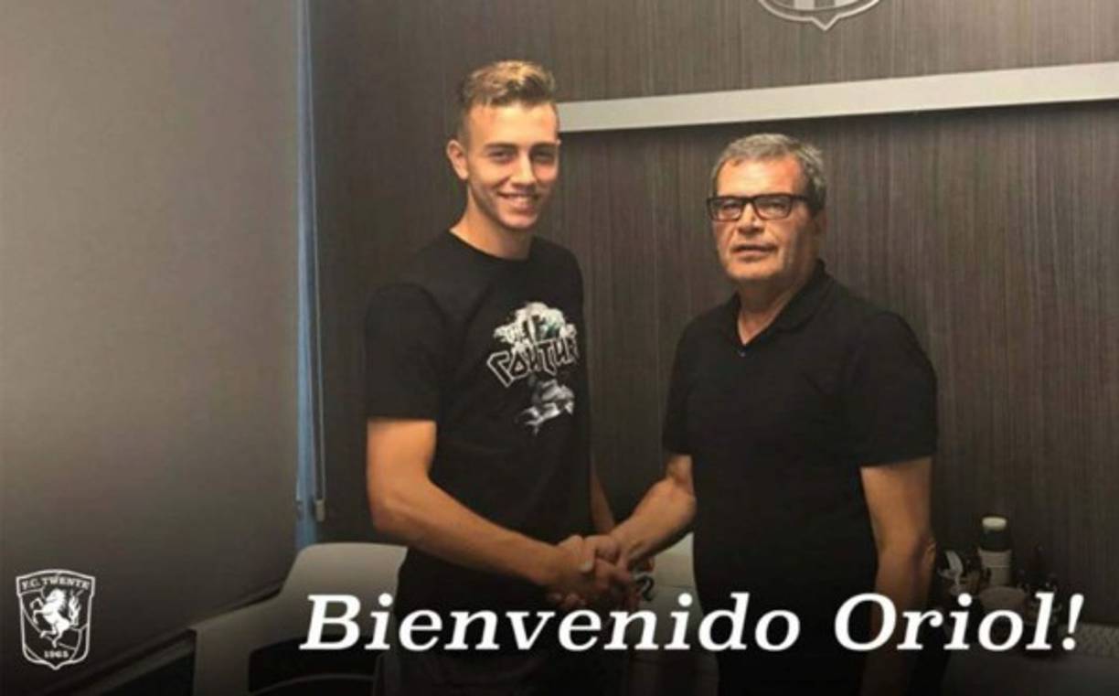 Oriol Busquets: El joven mediocampista ha sido dado de baja en el FC Barcelona y fichó por el Twente de la primera división de Holanda. Llega cedido al cuadro holandés y cuenta con 19 años de edad.