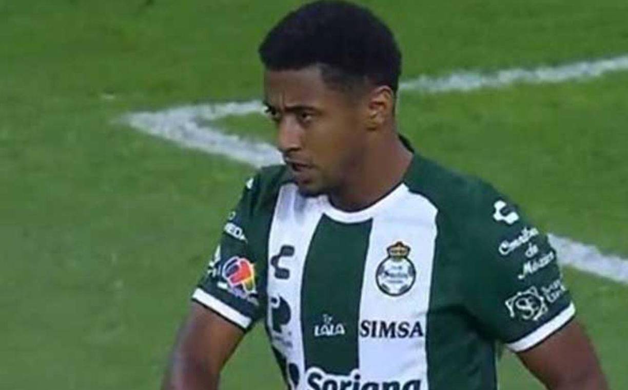 Choco Lozano debutó con el Santos Laguna la noche del martes y para su mala fortuna perdieron 1-0 ante Atlas. 