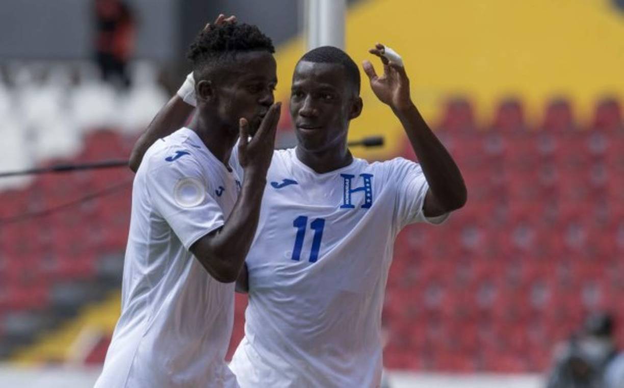 Jonathan Núñez y Darixon Vuelto celebrando el 3-0 del partido.