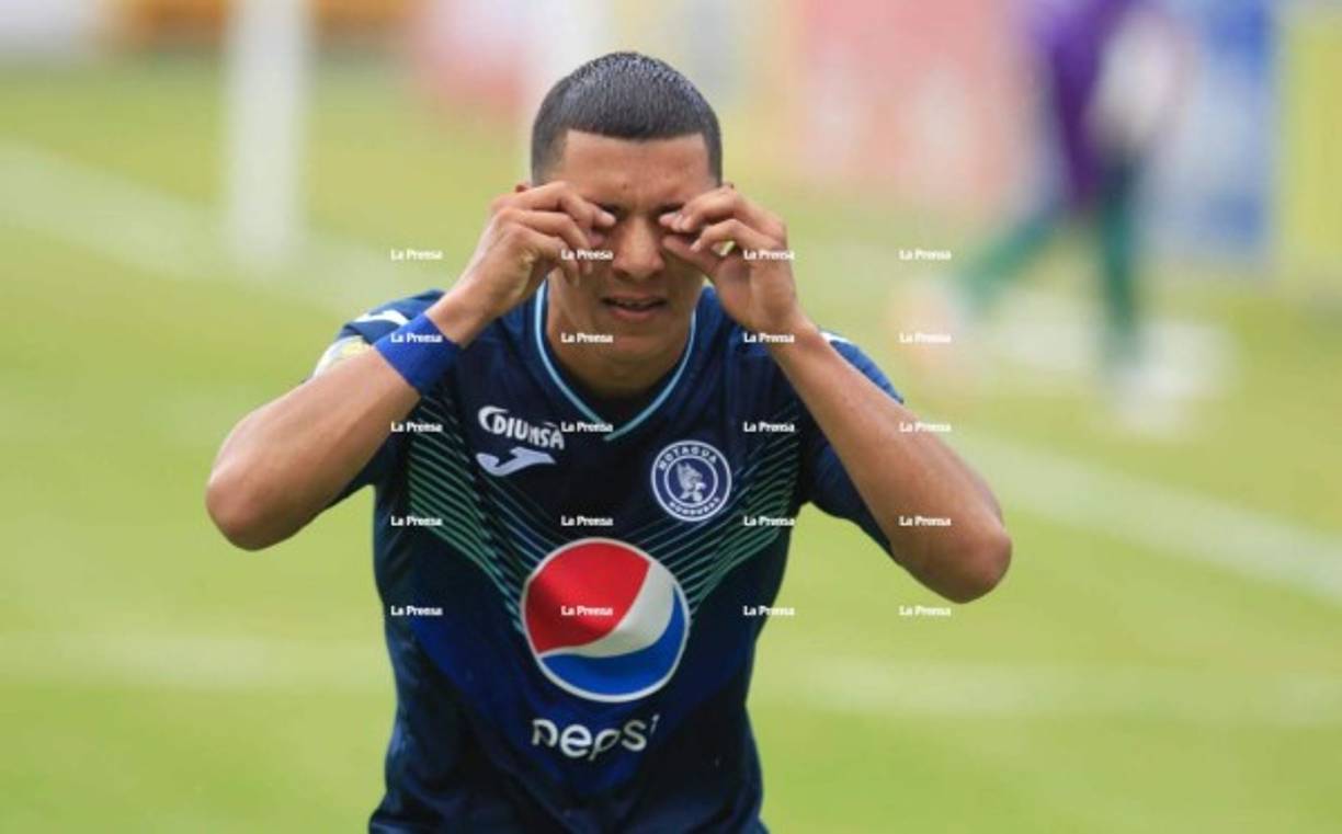 Kevin López festejó sus goles de esta peculiar manera.