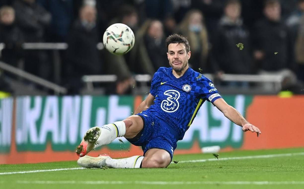 Según información de “El Chiringuito”, el defensor español Cesar Azpilicueta será nuevo jugador del FC Barcelona durante las próximas tres temporadas. Llegaría al Barça libre, al terminar su contrato con el Chelsea y no aceptar la propuesta de renovación del conjunto inglés.