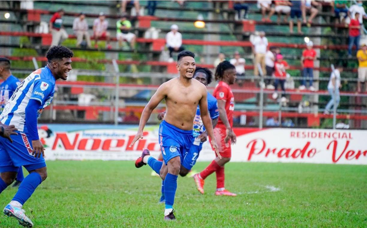 El Motagua sigue interesado en fichar al volante Alexy Vega. 