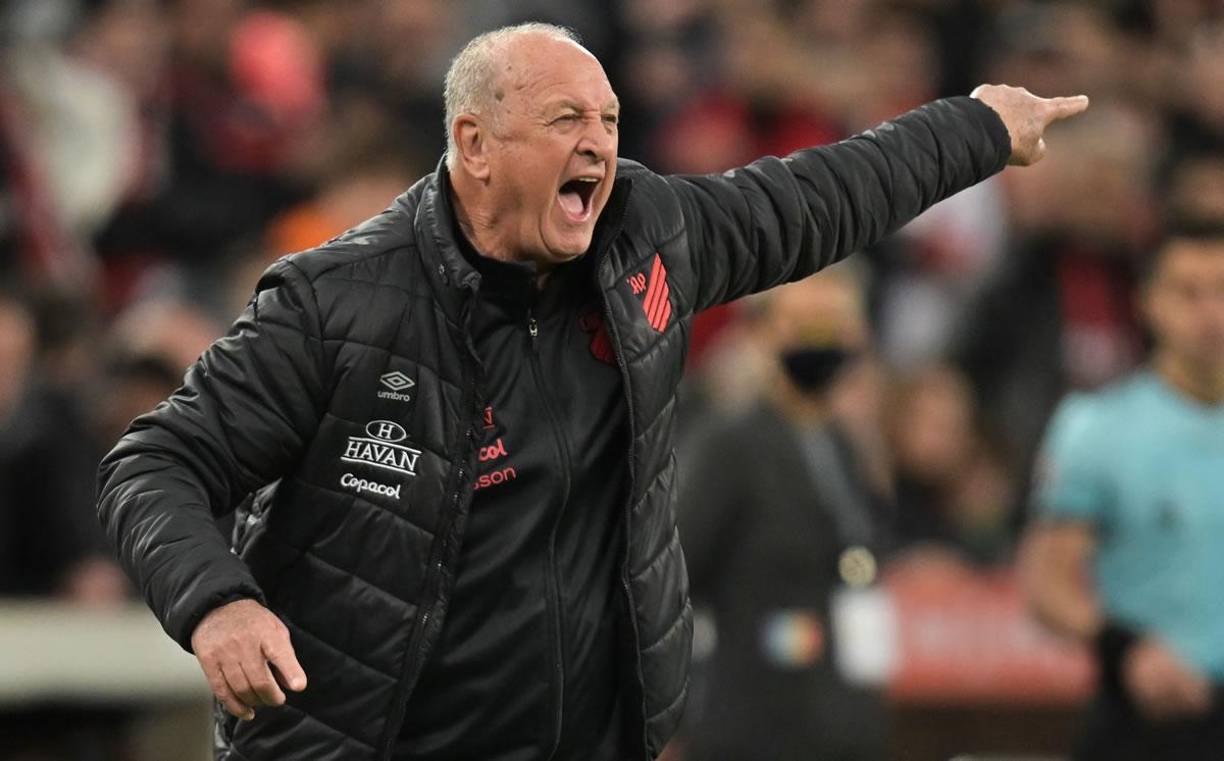 Luiz Felipe Scolari - El brasileño se convertirá en nuevo entrenador del Atlético Miniero. El que fuera seleccionador de Brasil llegaría al conjunto de Belo Horizonte para reemplazar a Coudet. Estaba sin equipo desde noviembre del año pasado cuando acabó su periplo en Athletico-PR. 