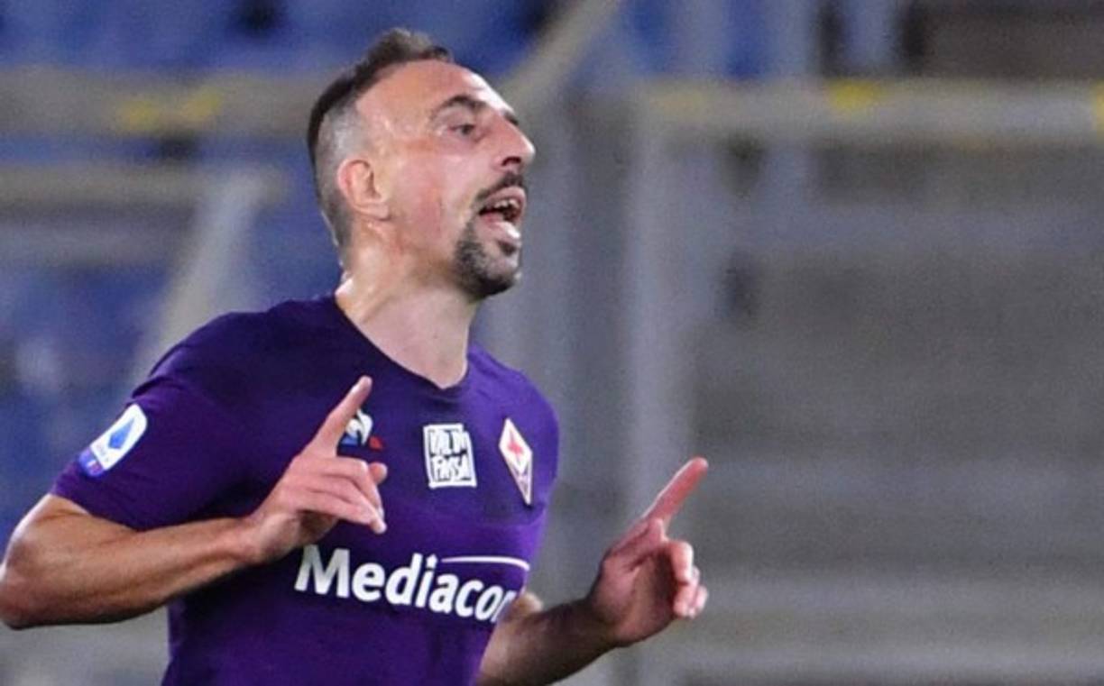 El experimentado jugador francés Franck Ribéry estaría saliendo de la Fiorentina de cara a la próxima campaña. Foto AFP.