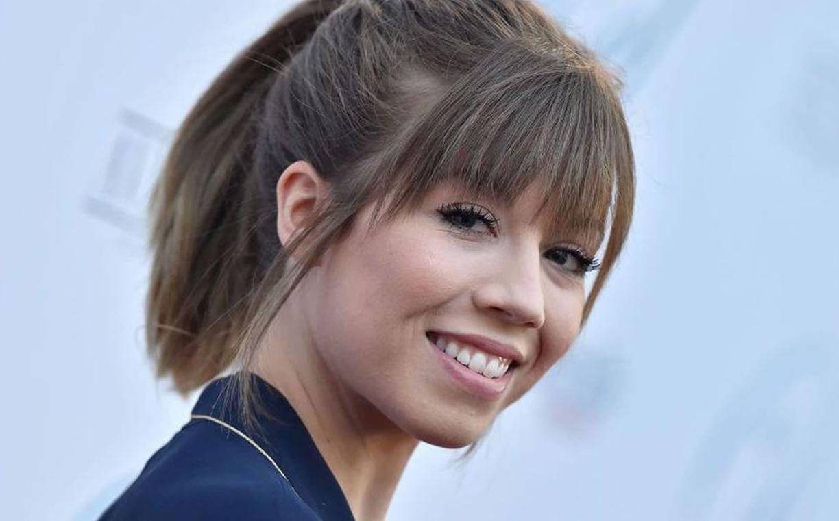 “Sé que si mi madre estuviera viva, aún tendría un trastorno alimentario. Fue sólo la distancia de ella lo que me permitió recuperarme”, dice McCurdy, quien se recuperó en 2018 gracias a una terapia intensa.