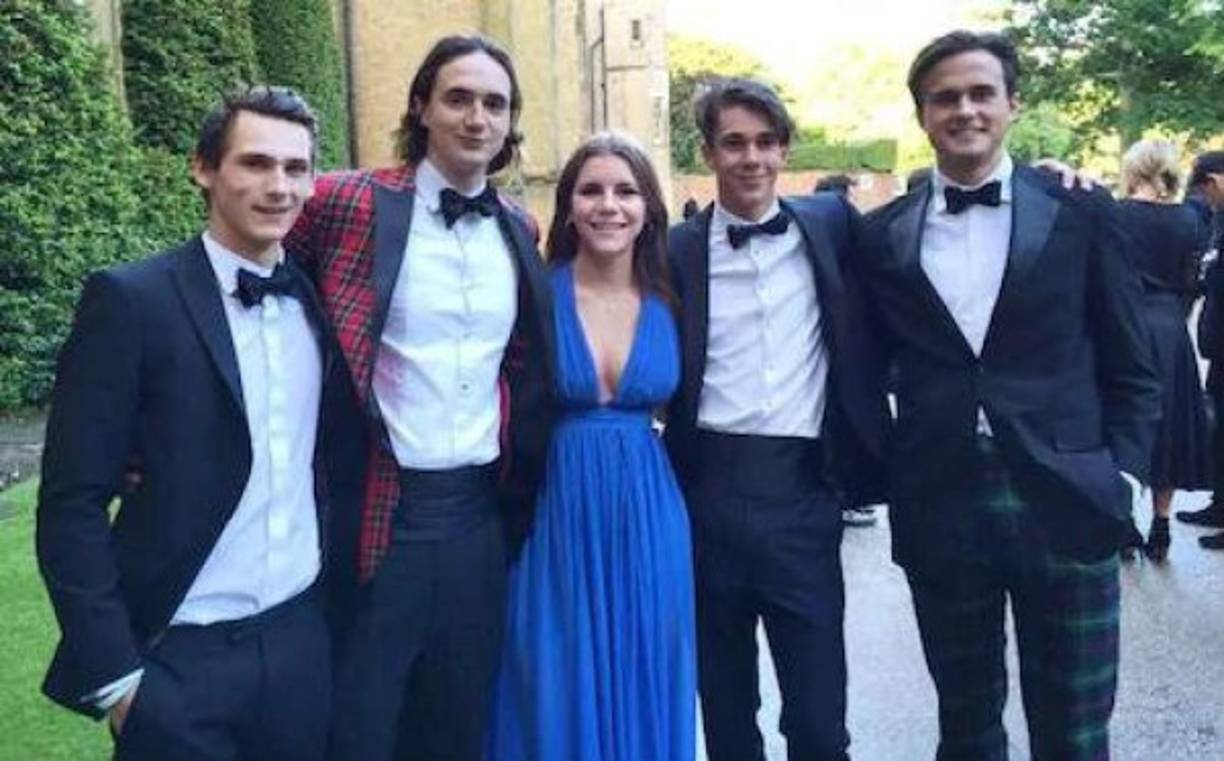 Farquharson destacó por su excelente desempeño académico y donde fue nombrado delegado estudiantil para el año escolar 2015-2016.