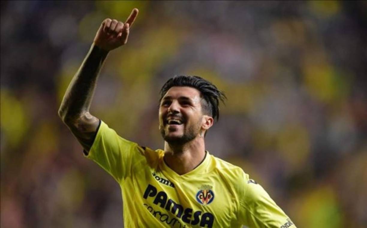 El alemán nacionalizado Italiano Roberto Soriano stá en la agenda de Atlético y Barcelona. El volante del Villarreal está siendo uno de los fijos en el once del club amarillo y sus actuaciones no están pasando desapercibidas para algunos de los clubes más importantes de la Liga española.