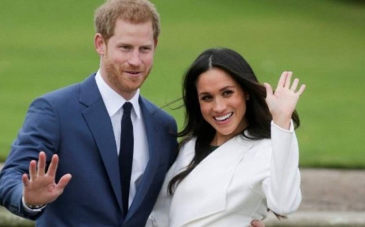 Harry afirmó que fue a terapia tras la muerte de su madre, pero lo dejó pocos después. Fue su pareja, Meghan Markle quien lo hizo ir nuevamente a terapia tras una discusión. 'Cuatro años de terapia para una persona que nunca pensó que alguna vez la necesitaría o haría terapia es ... eso es mucho tiempo. Yo tampoco estaba en un ambiente en el que se animara a hablar de eso', se queja, al referirse a la falta de comunicación con su familia.