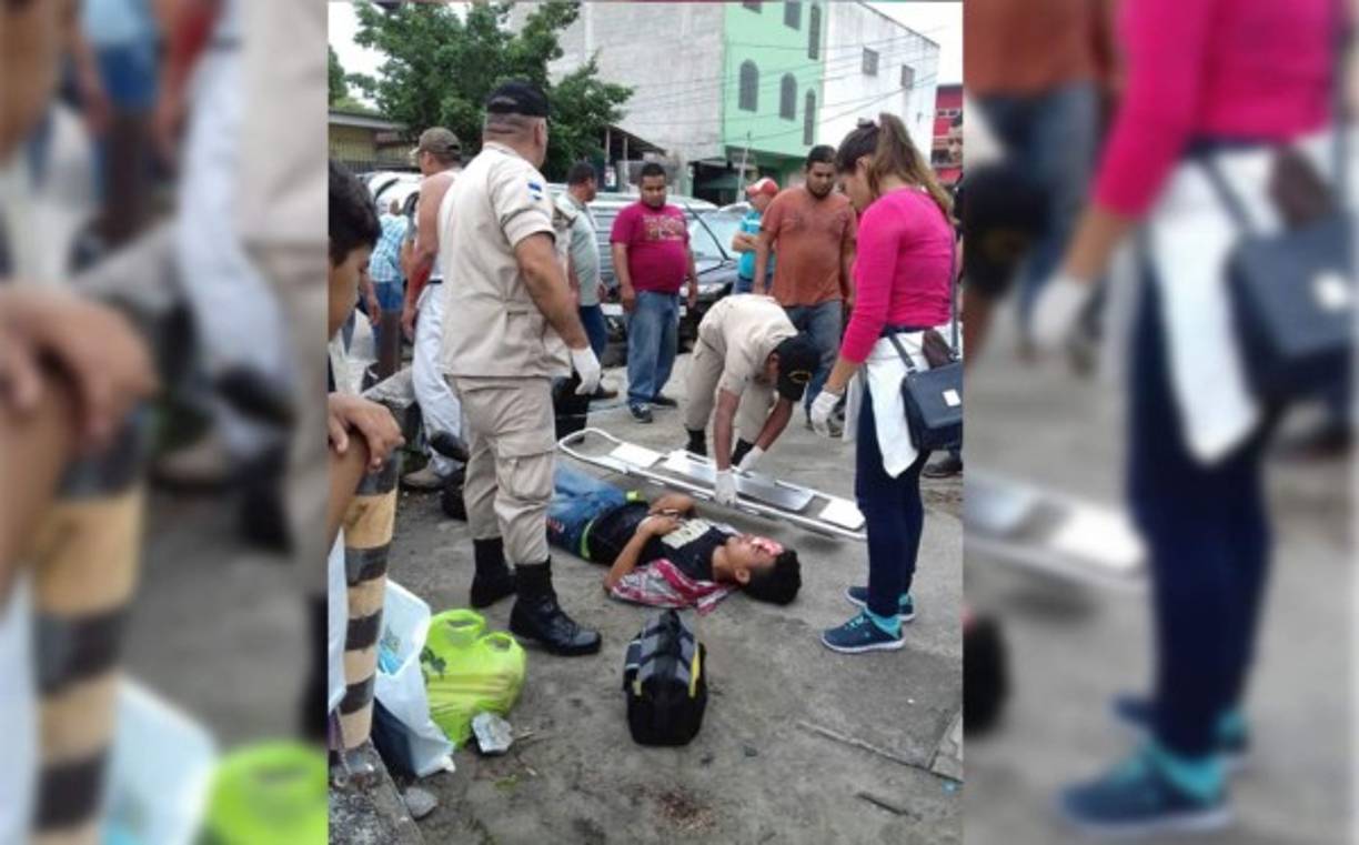Personal del Cuerpo de Bomberos y Cruz Roja brindando los primeros auxilios.