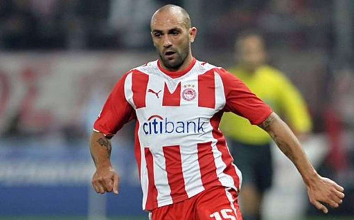 Además del Real Madrid, Raúl Bravo formó parte del Olympiakos, Aris Salónica, Veria FC de Grecia, Rayo Vallecano, Numancia y Unión Espotiva en España, además del Leeds United de Grecia.