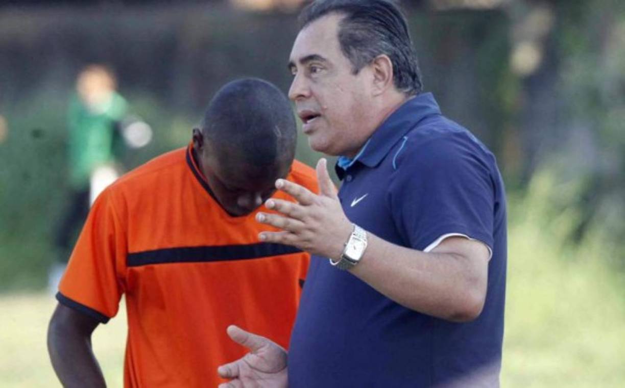 El entrenador hondureño Edwin Pavón falleció este viernes en La Lima de un paro cardiorespiratorio. A continuación te presentamos los grandes futbolistas que fueron dirigidos por el estratega.