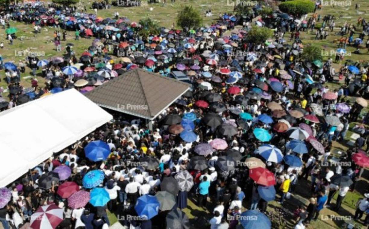 Para muchos religiosos la pastora Ninoska Ponce era una madre. Foto Yoseph Amaya.