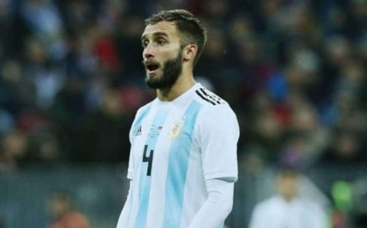 Germán Pezzella: Será uno de los defensores centrales de Argentina ante Brasil. Juea en la Fiorentina y cuenta con 28 años de edad.