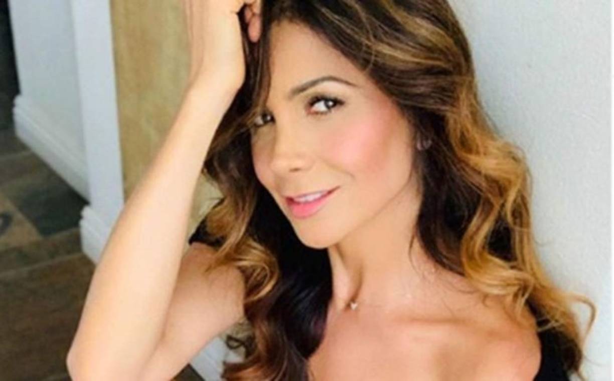 'Me abro con mi doctor por primera vez y le digo que desde siempre yo recuerdo que he tenido periodos irregulares, y siempre hay ciertos días que la paso fatal, y entonces me empieza a cuestionar ciertas cosas, y me dice: 'Paty eso no es normal, vamos a hacerte un panel completo de tus hormonas', y descubrí precisamente que no era normal, y que tenía yo un desbalance hormonal, muy grande, que gracias a Dios me estoy tratando', añadió. <br/>