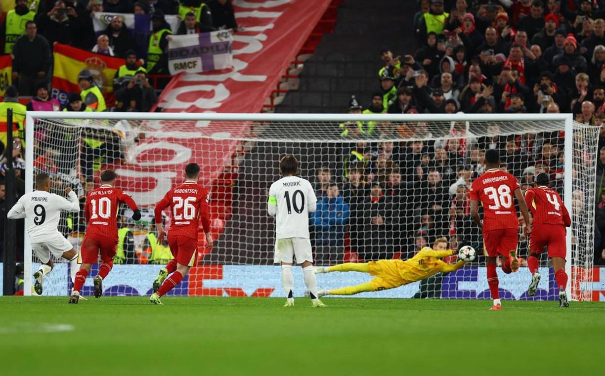 El portero irlandés Caoimhín Kelleher adivinó el lanzamiento de Mbappé y le tapó el penal para evitar el empate del Real Madrid.