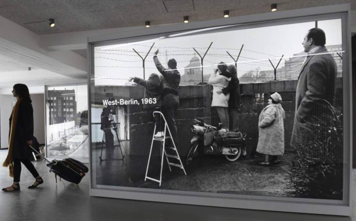 Con motivo de la celebración a 25 años de su caída, los alemanes ofrecen diversas exposiciones sobre la enigmática historia del muro de Berlín.