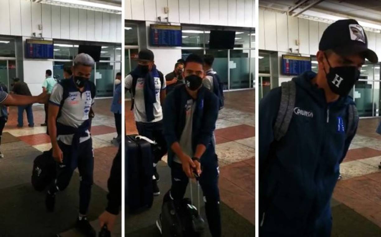 Los jugadores de la Bicolor arribaron pasadas las 2.00 de la tarde al aeropuerto internacional de San Salvador tras llegar en un vuelo chárter desde Toronto, Canadá.
