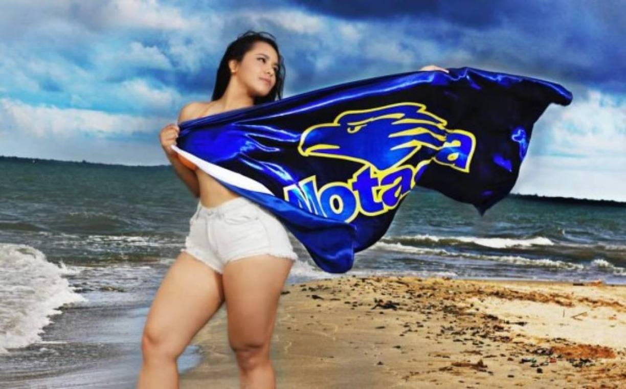 Yuridia es una belleza de mujer y roba suspiros a muchos en cualquier lugar y en las redes sociales.