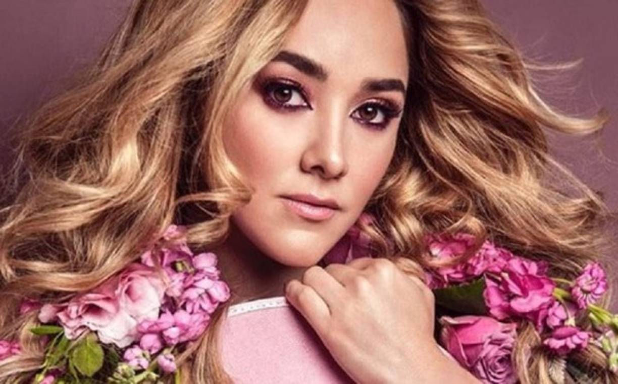 La estrella fue de las pocas personas que pudieron salir del estado caribeño antes de la llegada del huracán Delta. La actriz y cantante compartió su arribo al aeropuerto Cancún, donde abordó el último vuelo con destino a la Ciudad de México.<br/><br/>