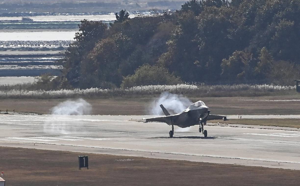 Estos disparos se producen en medio de las mayores maniobras conjuntas realizadas jamás por <b>Corea</b> del Sur y Estados Unidos, bautizadas “Tormenta Vigilante”, que implican cientos de aviones de guerra de ambos lados.