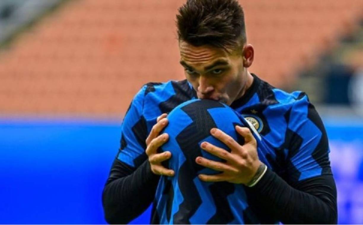 Tras la marcha de Lukaku al Chelsea, los planes del Inter de Milán pasan por retener sí o sí a Lautaro Martínez (23), pero el Tottenham pretende al delantero argentino. Está prevista una reunión la semana pasada para tratar este asunto. Foto AFP.