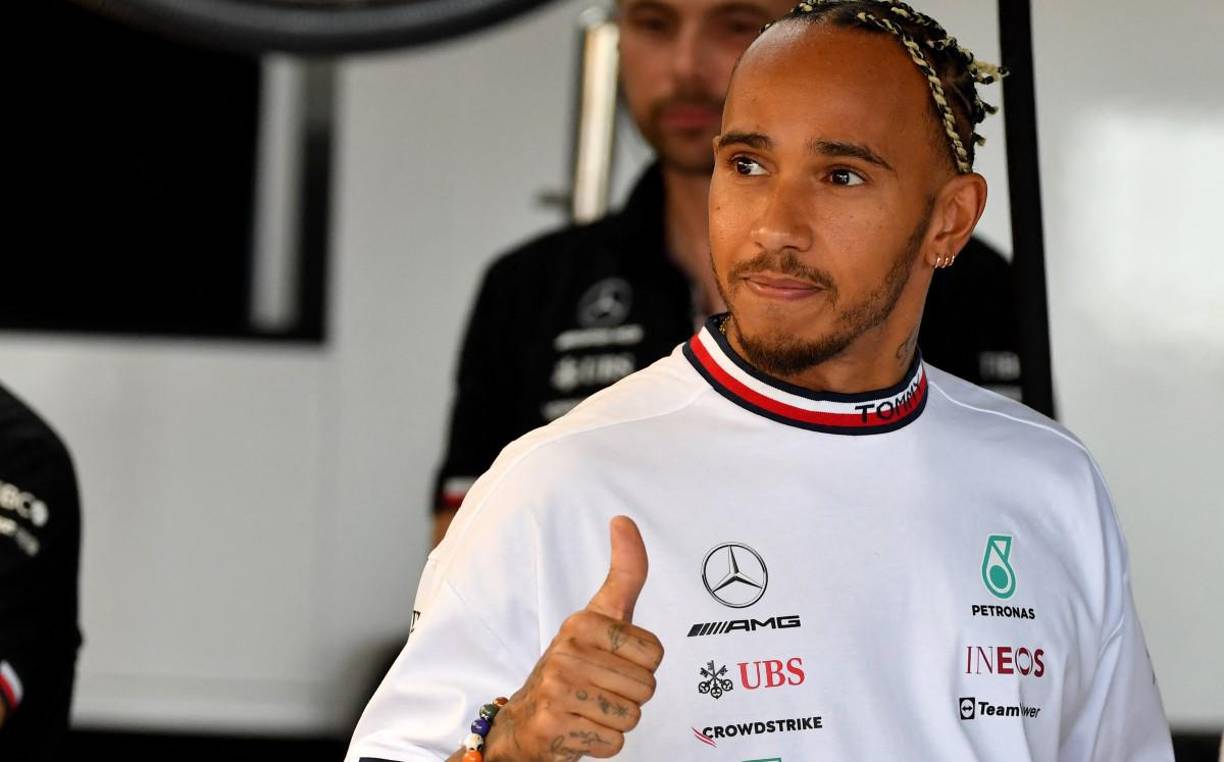 “Él (Hamilton) se siente molesto porque ella (Shakira) quiere hacer creer que existe una relación entre ambos”, indicaron.