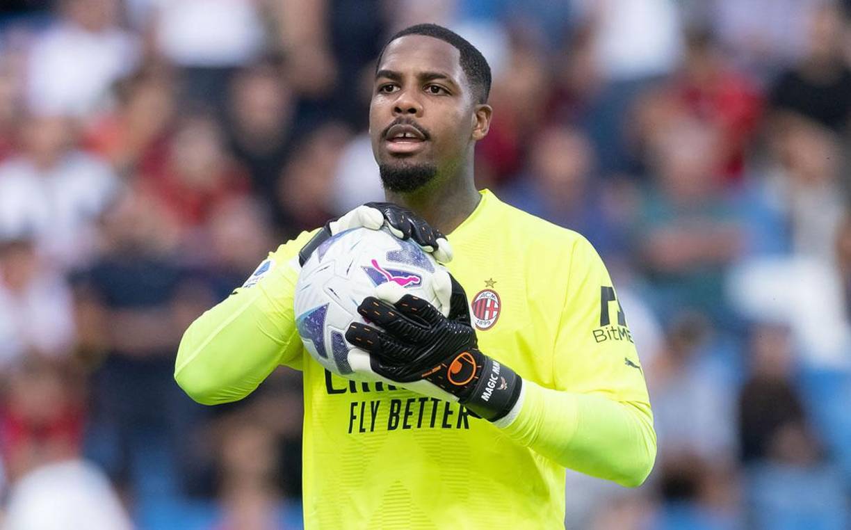 Mike Maignan - Según informa ‘L’Equipe’, el Chelsea ya se ha fijado en el guardameta de la selección francesa y del AC Milan para reforzar su portería. Es uno de esos arqueros que tienen mucho cartel en el mercado. El equipo italiano lo sabe y es el siguiente en la lista de renovaciones.