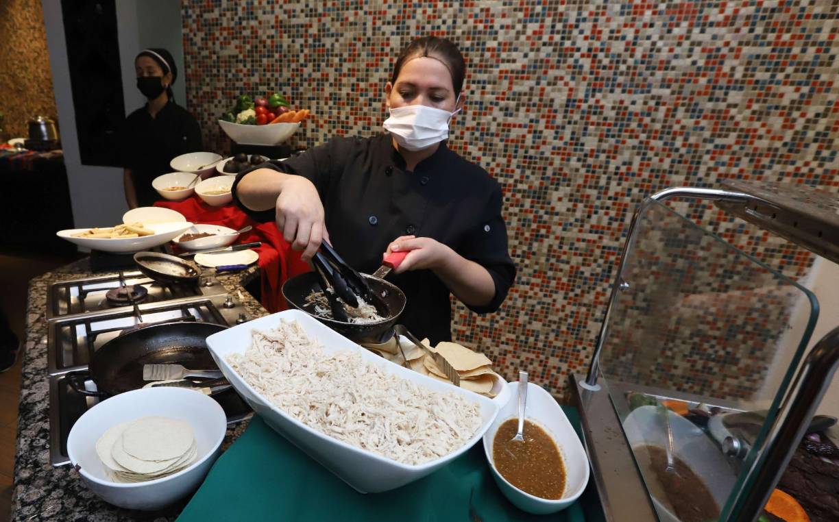 “También tenemos el apoyo de nuestros patrocinadores Copa Airlines, Distribuidora Istmania con su línea de tequila José Cuervo, Embotelladora de Sula con Pepsi y Banco Davivienda que ofrecerá 15% de descuento a los clientes que vengan a consumir”, agregó.