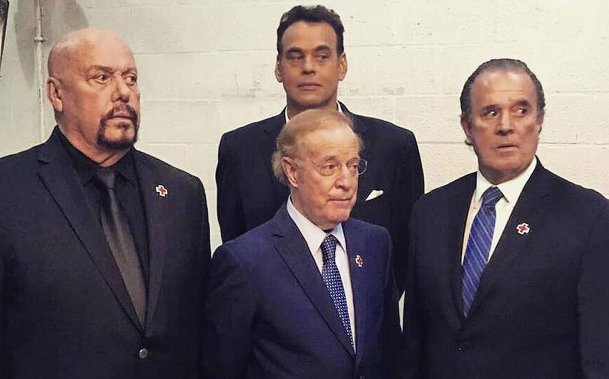 Además, su voz llegó a convertirse en un referente dentro de los videojuegos, ya que en la Saga FIFA (Hoy EA FC), Enrique hizo dupla junto a Ricardo Peláez para darle voz a los partidos en consolas.