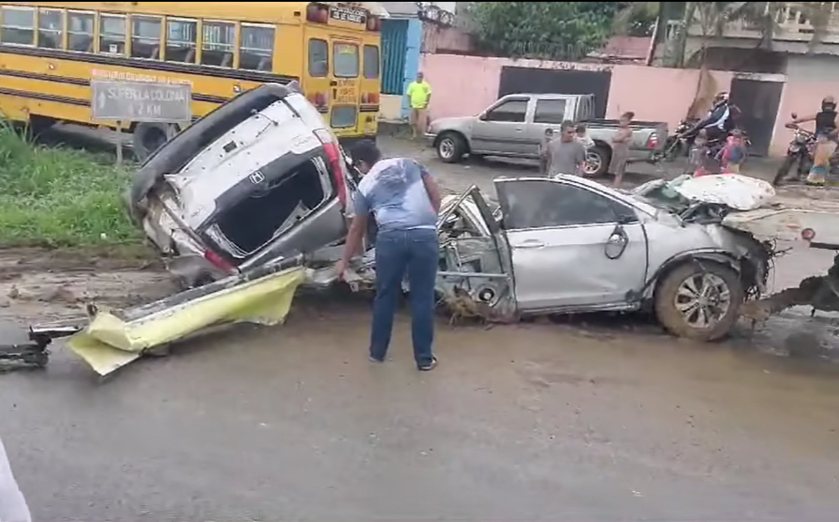 “Según se percata, él venía en exceso de velocidad y perdió el control”, sigue contando.