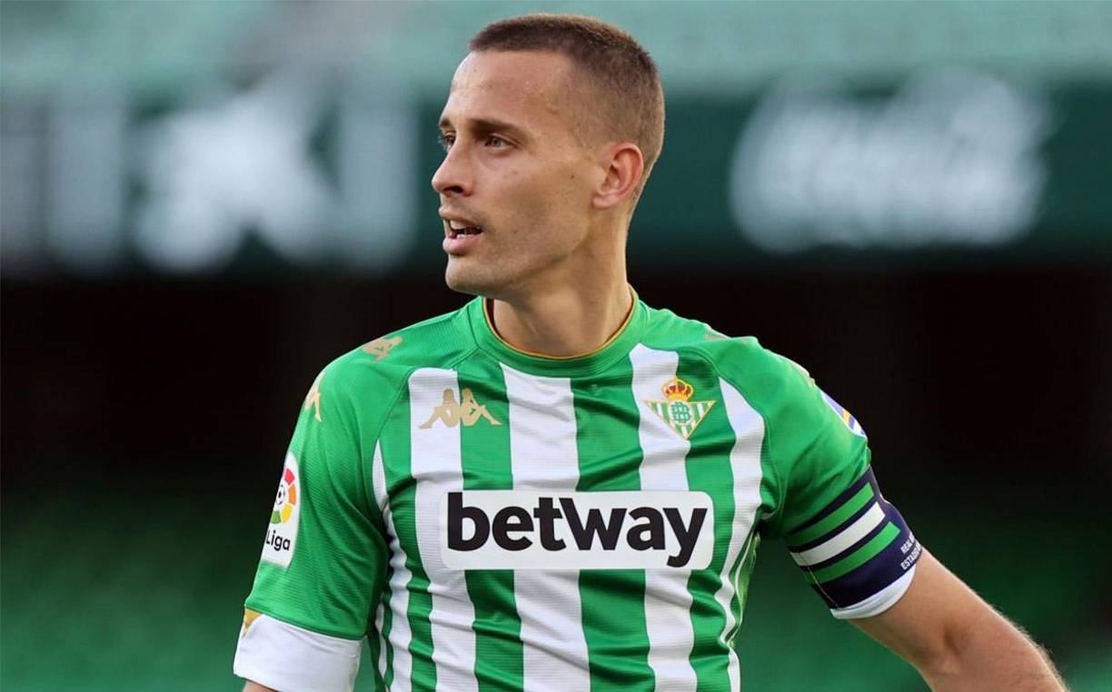 El Monterrey vuelve a la carga por Sergio Canales. El club mexicano quiere sí o sí al centrocampista español del Real Betis. Los Rayados ofrecen unos 20 millones al club verdiblanco y cinco netos para el futbolista, informa el diario Relevo.