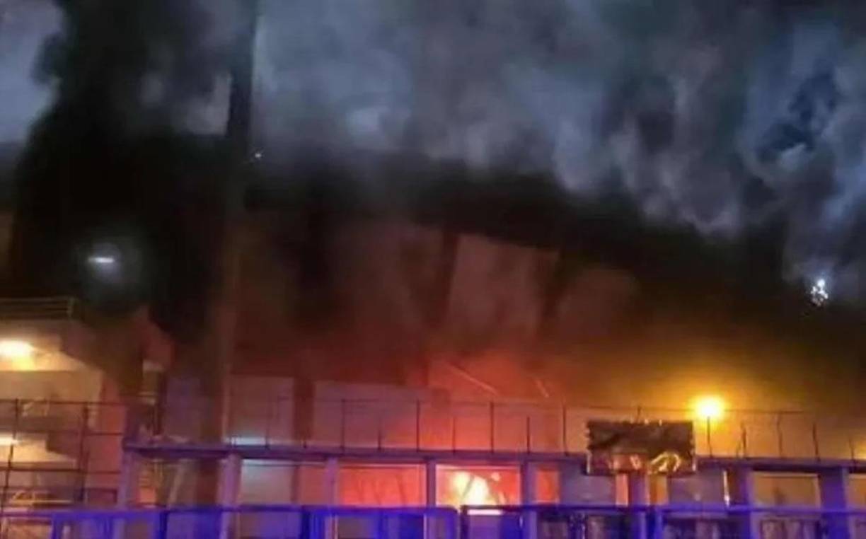 La policía, por su parte, acompañó a los aficionados del Foggia hasta las afueras de la ciudad para evitar un nuevo altercado con los residentes de Taranto. 