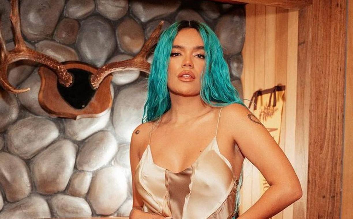 Antes sentía que debía censurar sus letras. “A veces escribía una canción que contaba un momento íntimo que tuve con una persona y era una canción que se quedaba guardada porque no estaba bien visto que yo dijera lo rico que me lo hizo, lo que me gustó o cómo me besó”, recuerda.