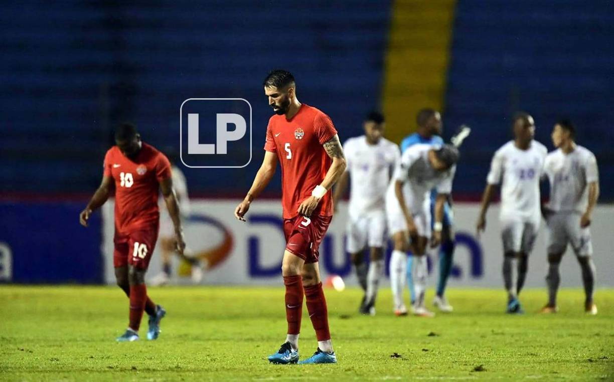 Los jugadores canadienses estaban frustrados al final del primer tiempo.