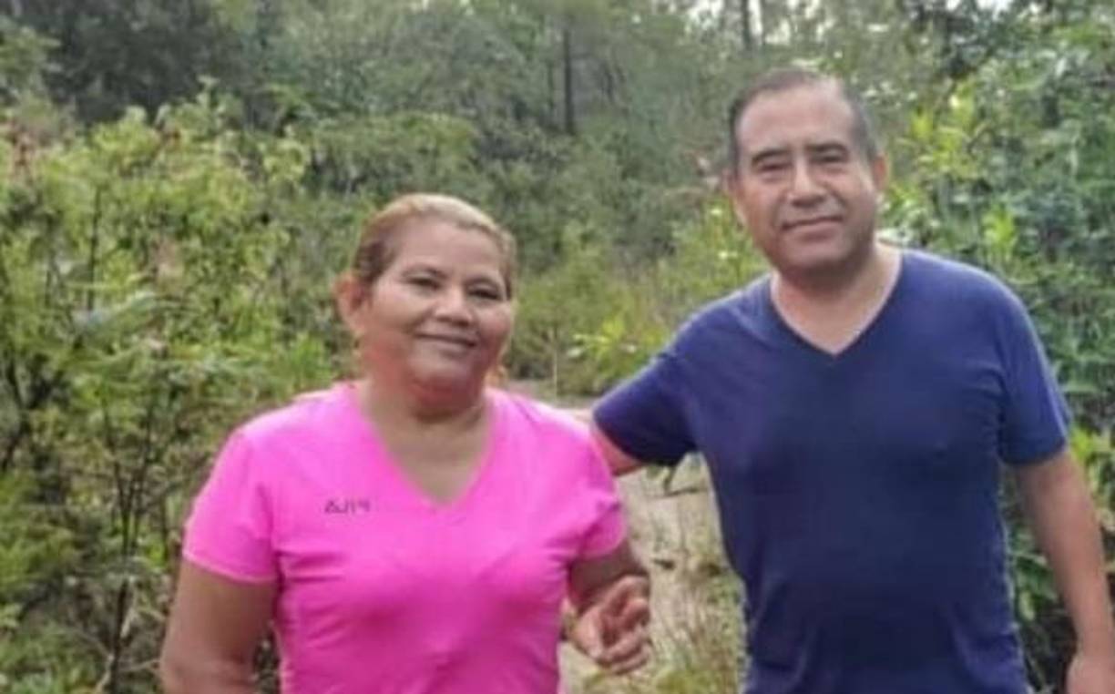 Una fotografía subida a sus redes sociales muestra a Juana Hernández Ramírez y a Rafael Antonio Ramos, víctimas mortales del accidente, reunidos para hacer senderismo, actividad que realizaban a diario.